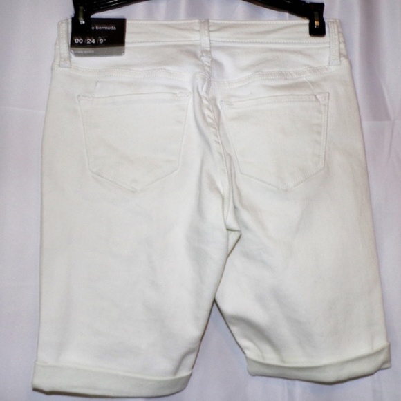 4/$15 Mossimo Supply Co. Women’s Size 00 24" Bermuda Shorts White - Picture 4 of 12